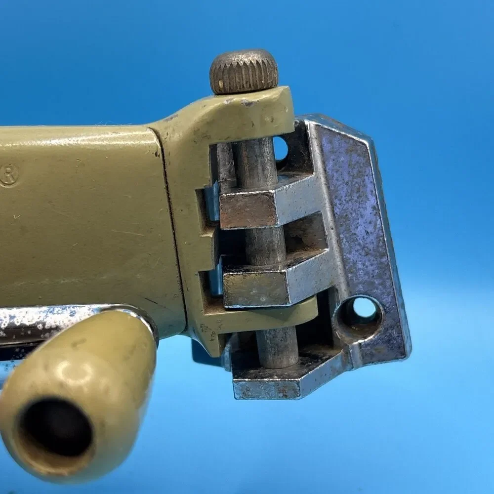 Vintage Can-O-Mat wall mount Can Opener, Populux, w/ mount, MCM 1960s Green US
